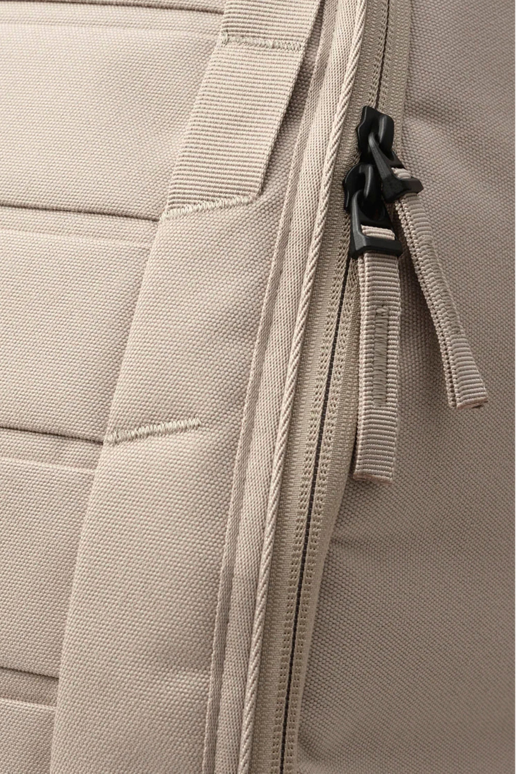 Db - HUGGER BACKPACK - 25L - FOGBOW BEIGE