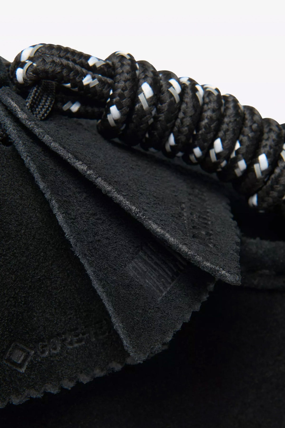 CLARKS - WALLABEE BOOT GTX - MAN - BLACK SUEDE